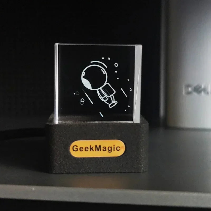 GeekMagic HelloCubic-lite – Futuristic Desktop EDC Prism