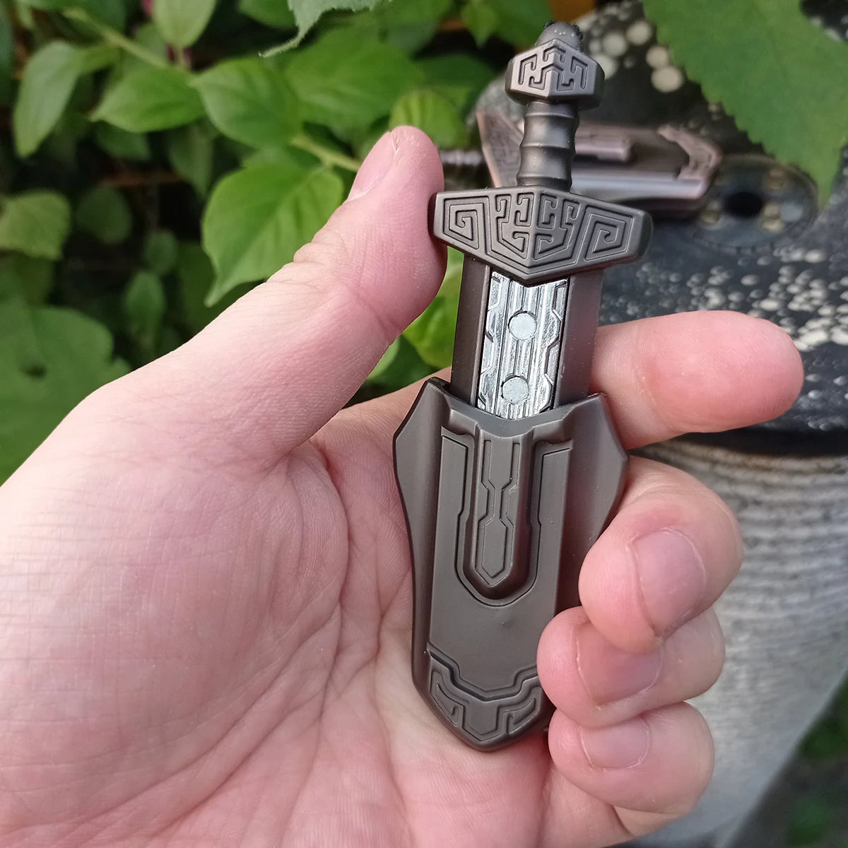 EDC Fingertip Push Card Sword – Mini Stress Relief Toy - Titanfidget