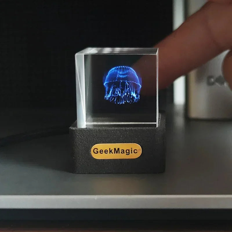 GeekMagic HelloCubic-lite – Futuristic Desktop EDC Prism
