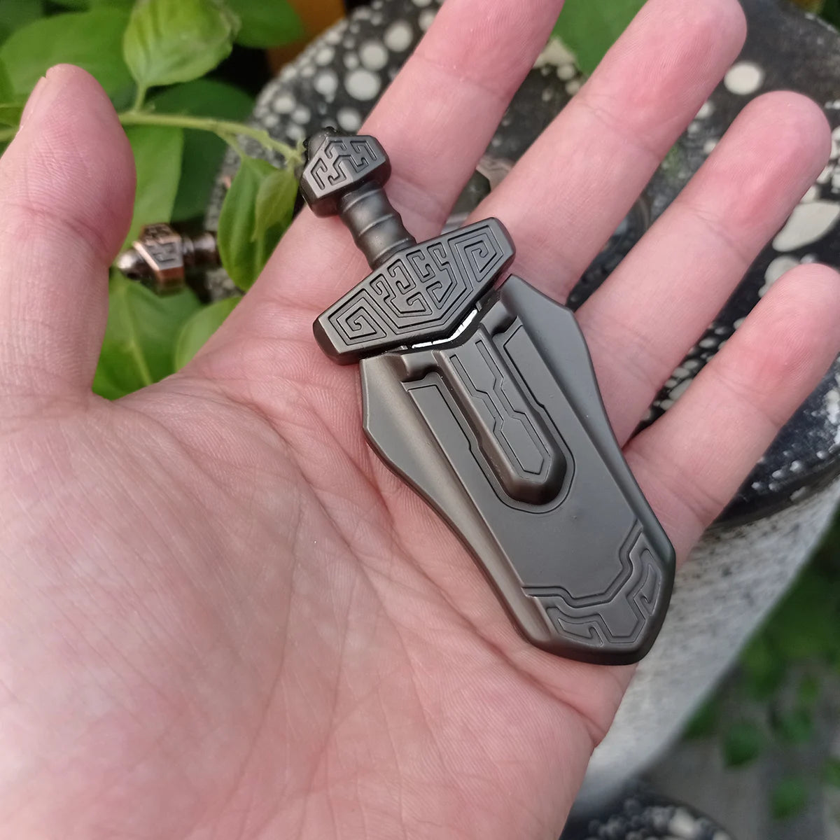EDC Fingertip Push Card Sword – Mini Stress Relief Toy - Titanfidget