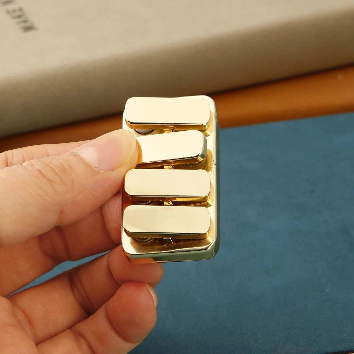 Magnetic Slider Metal Fidget Push Card – EDC Stress Relief Toy with Piano Key Sounds